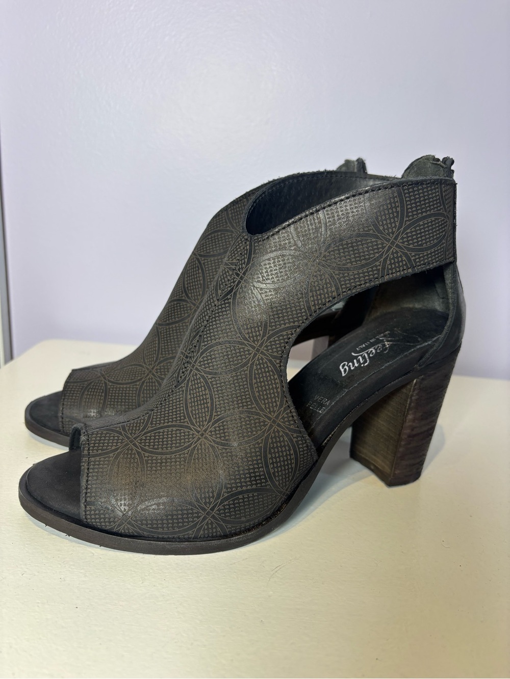 Leather Chic Black Peep-Toe Chic Luxury Block Heel Sandals Made in Italy